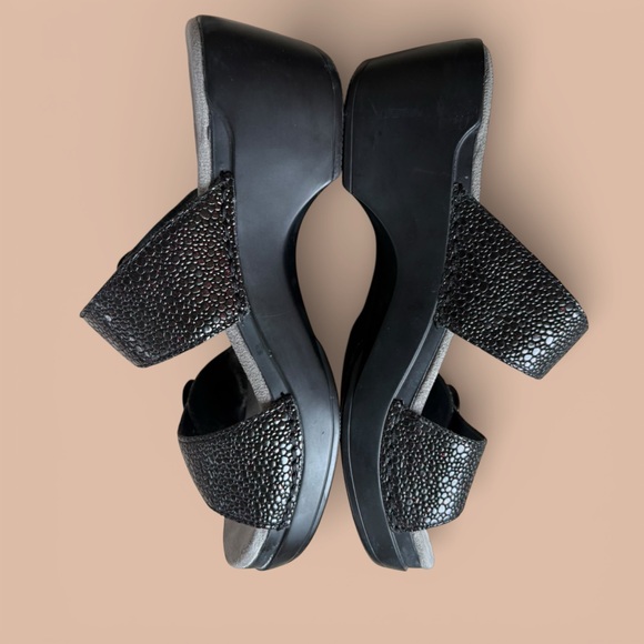 Dansko Black Pebbled Leather Comfort Slide Mule Sandals EU 38 (approx. US 7.5–8) - Picture 4 of 11